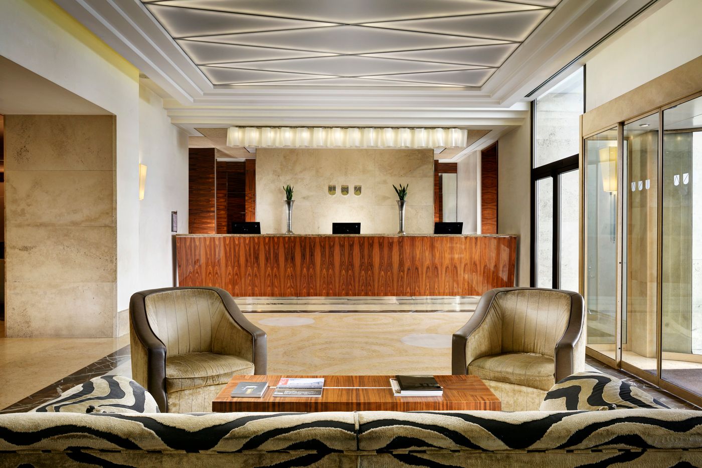 Unahotels-Deco-Roma-Lobby-13