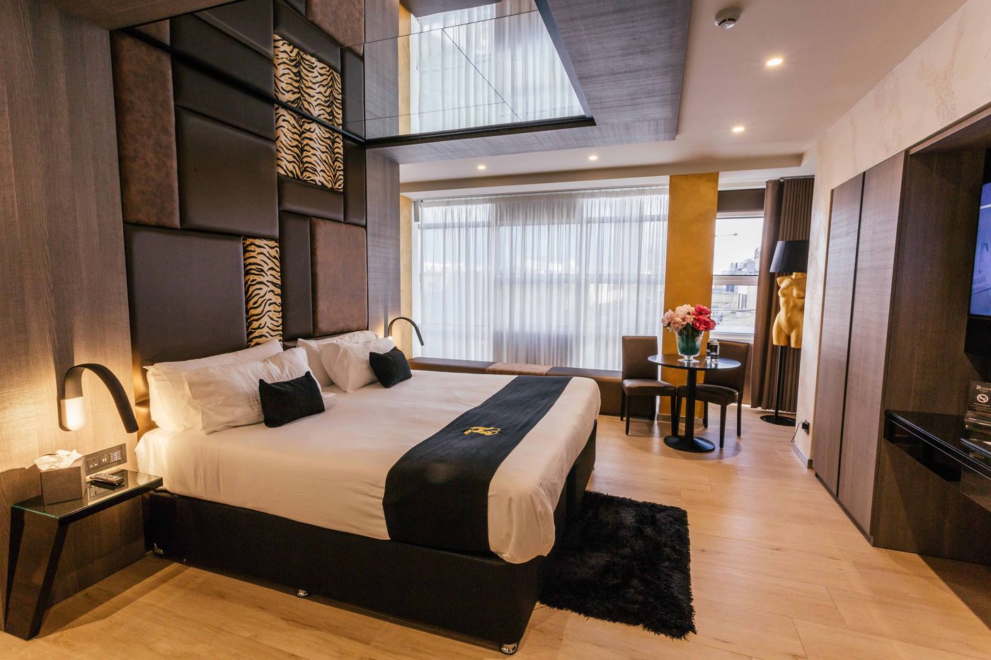 Hugo-s-Boutique-Hotel-Room-10