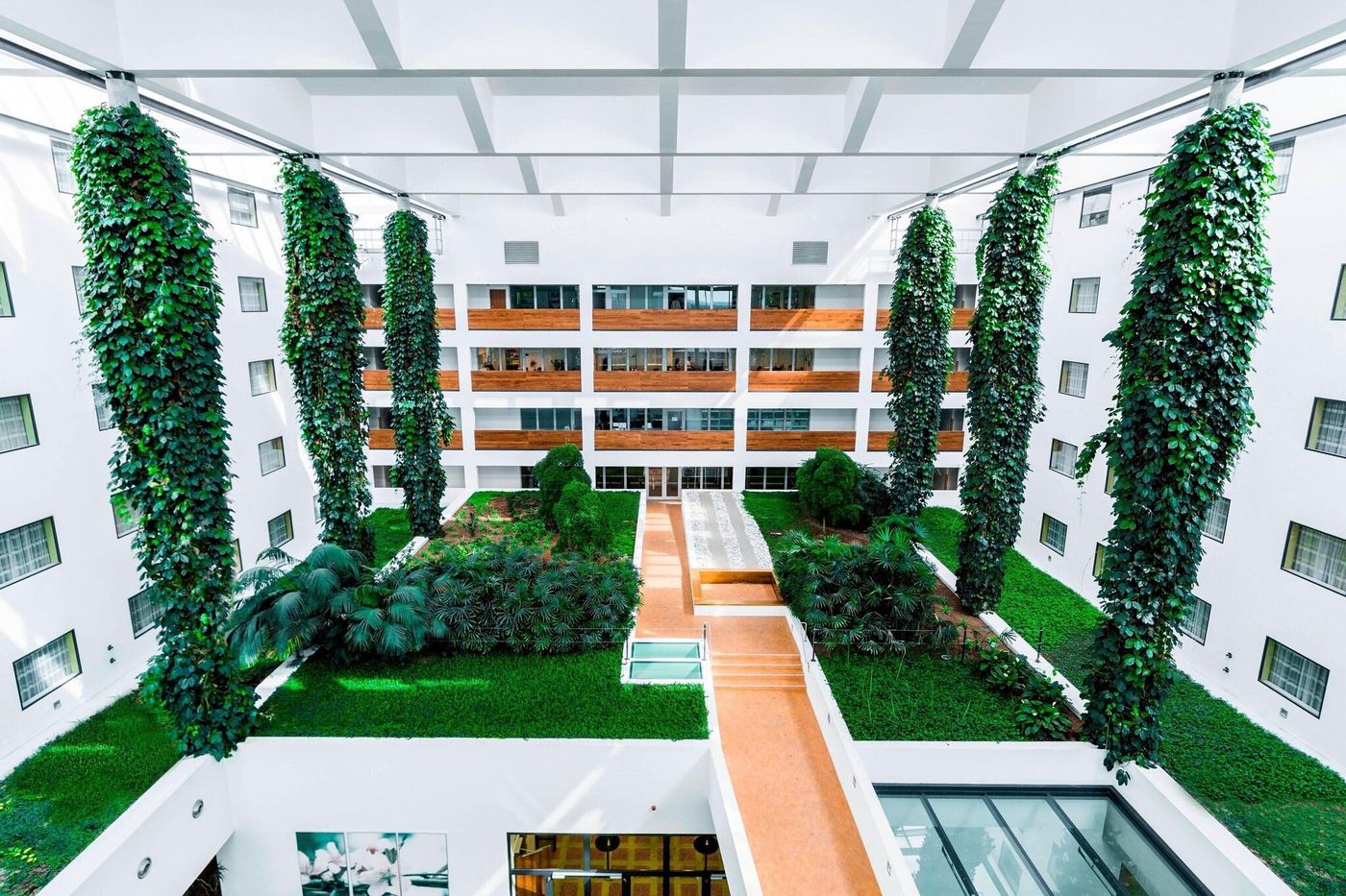 Courtyard-Prague-Airport-Terrace-21