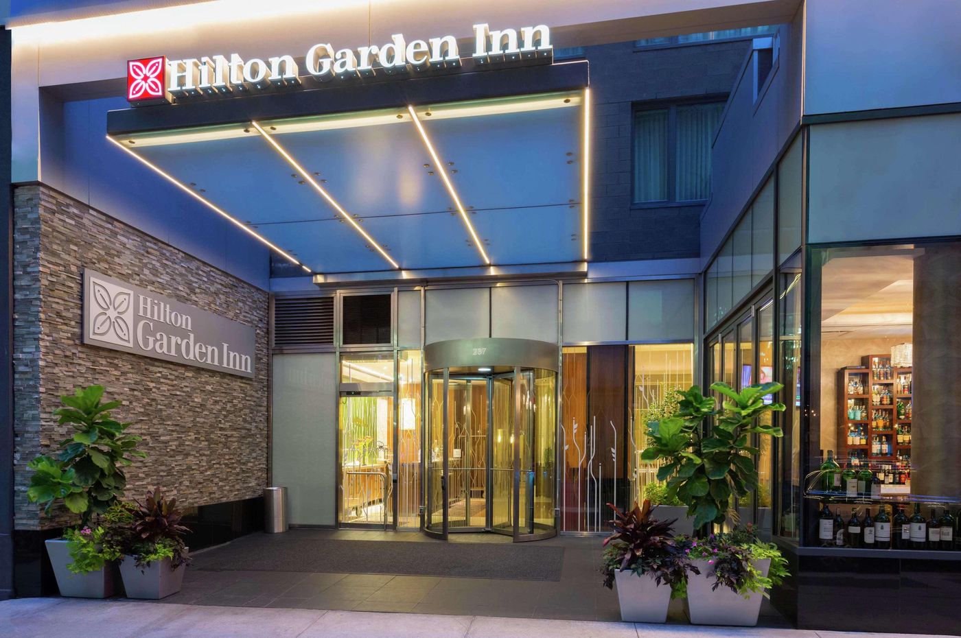 Hilton-Garden-Inn-New-York-Central-Park-South-Midt-General-view-7