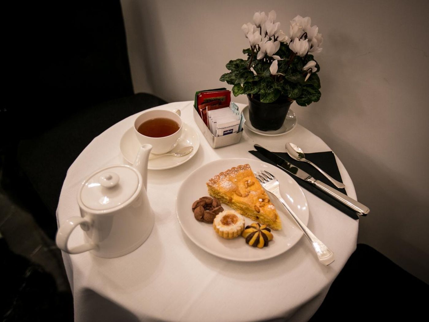 Minerva Relais-Italy-Rome-Room-9