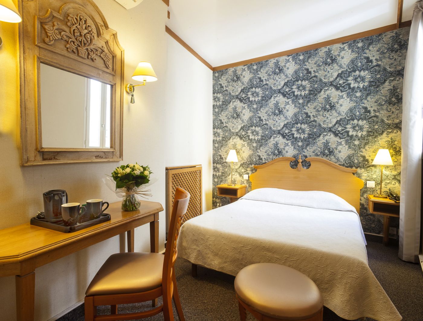 Hotel-de-Fleurie-Room-3