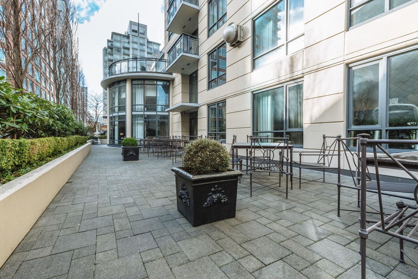 L-Hermitage-Hotel-Terrace-1