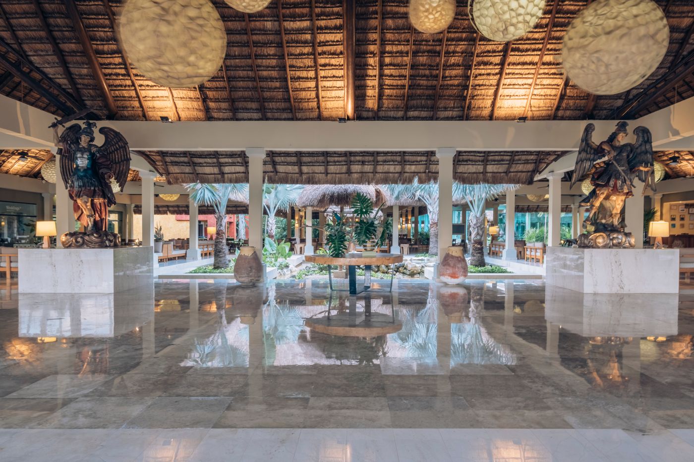 Iberostar-Waves-Quetzal-Lobby-70