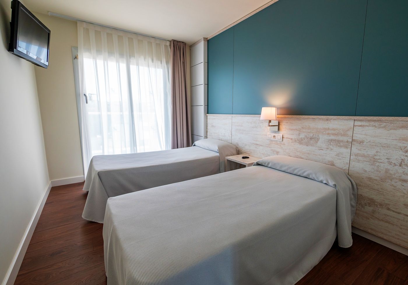 Golden-Donaire-Beach-Room-27