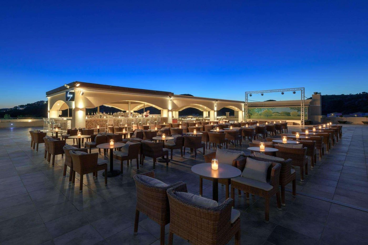 La-Marquise-Luxury-Resort-Complex-Bar-17