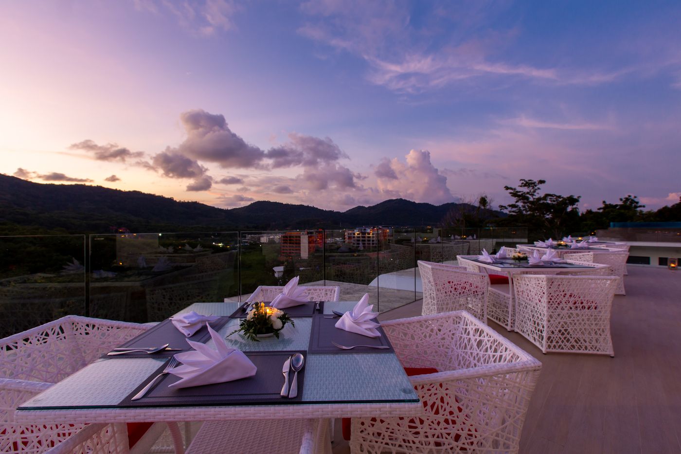 Utopia-Naiharn-Restaurant-53