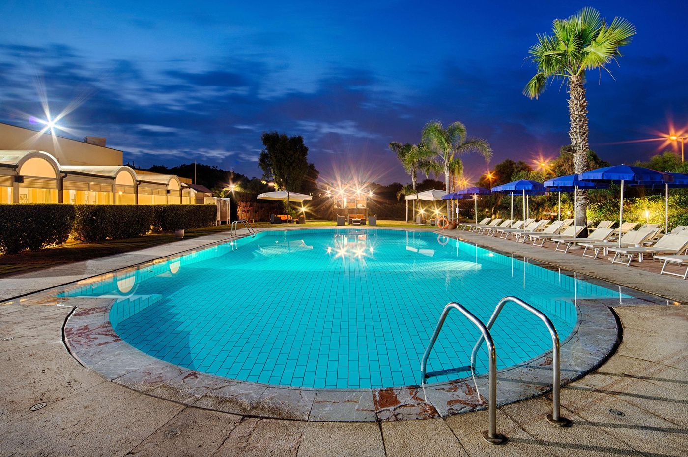 NH-Catania-Parco-Degli-Aragonesi-Pool-2