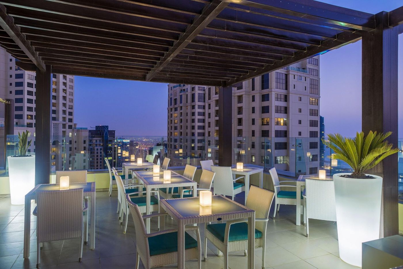 Hilton-Dubai-The-Walk-Terrace-10