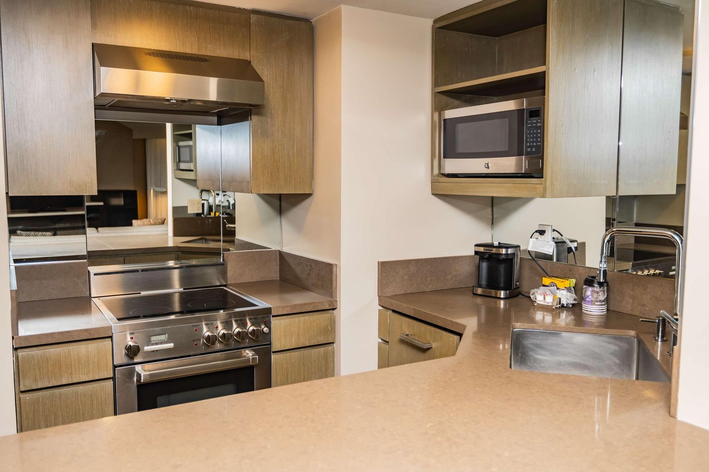 Millennium-Hilton-New-York-One-UN-Plaza-Room-8