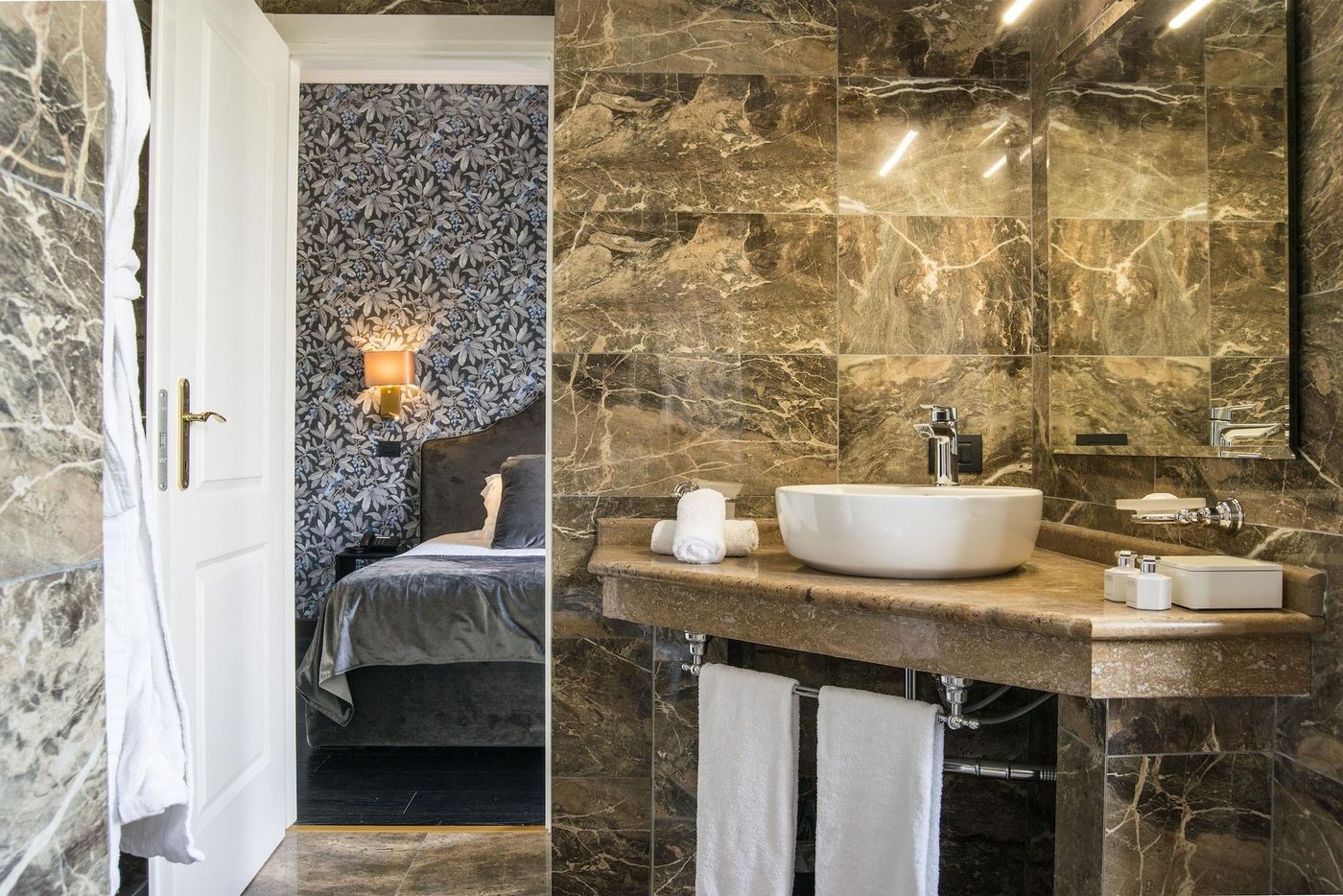 Via-Veneto-Suites-Room-41