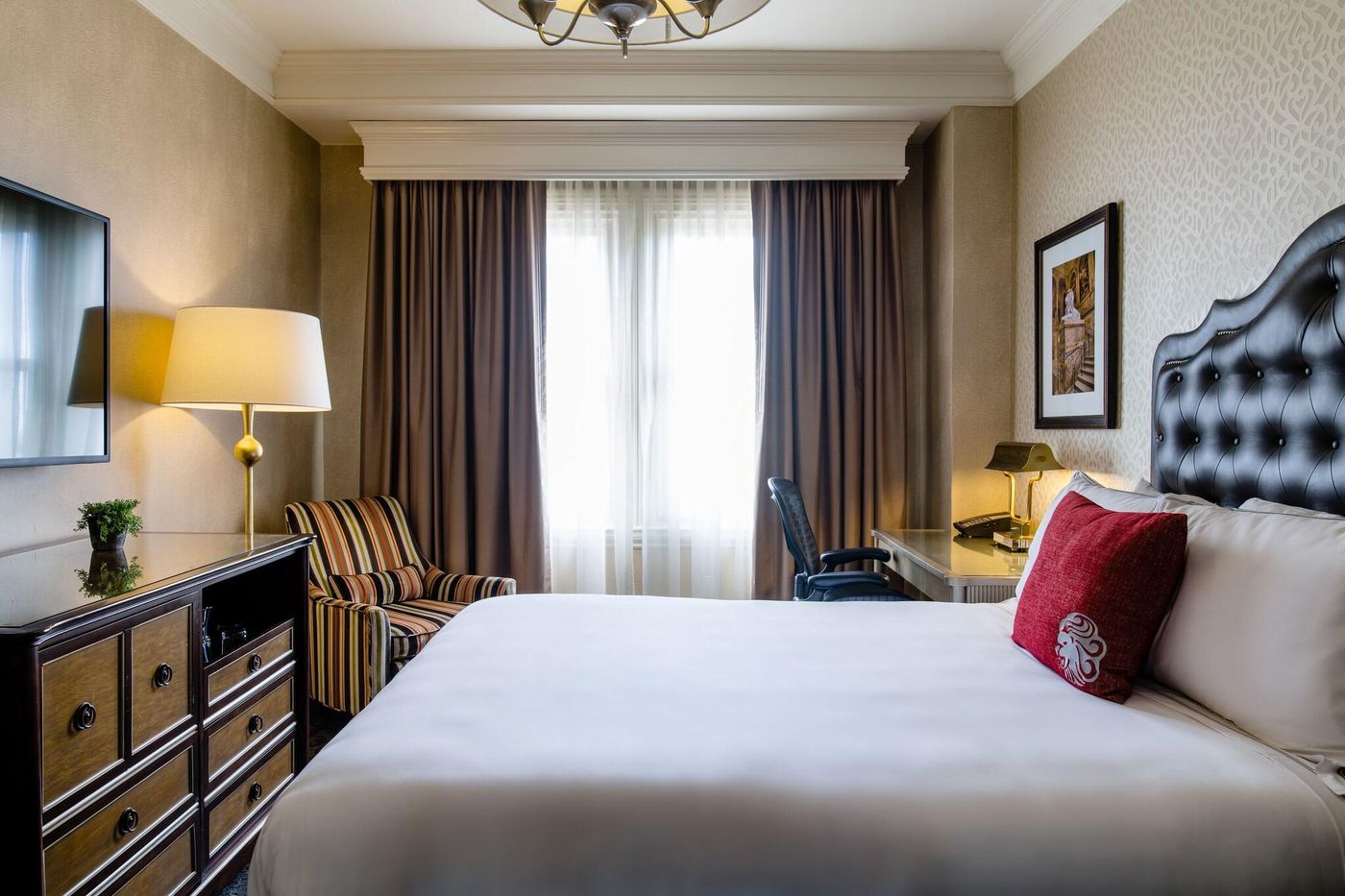 The-Lenox-Hotel-Room-28