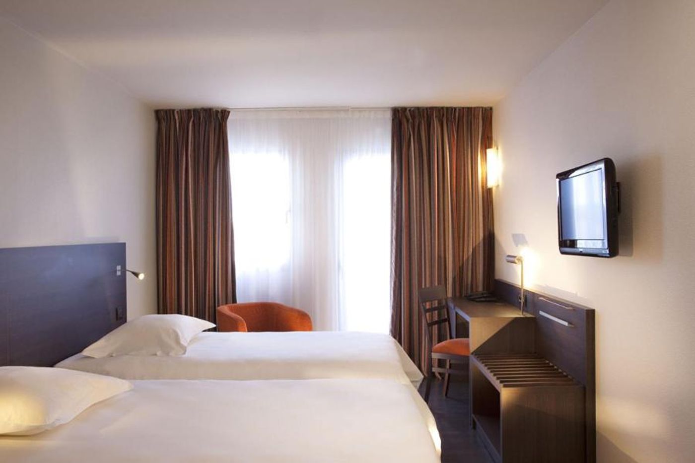 Escale Oceania Nantes-France-BOUGUENAIS-Room-9