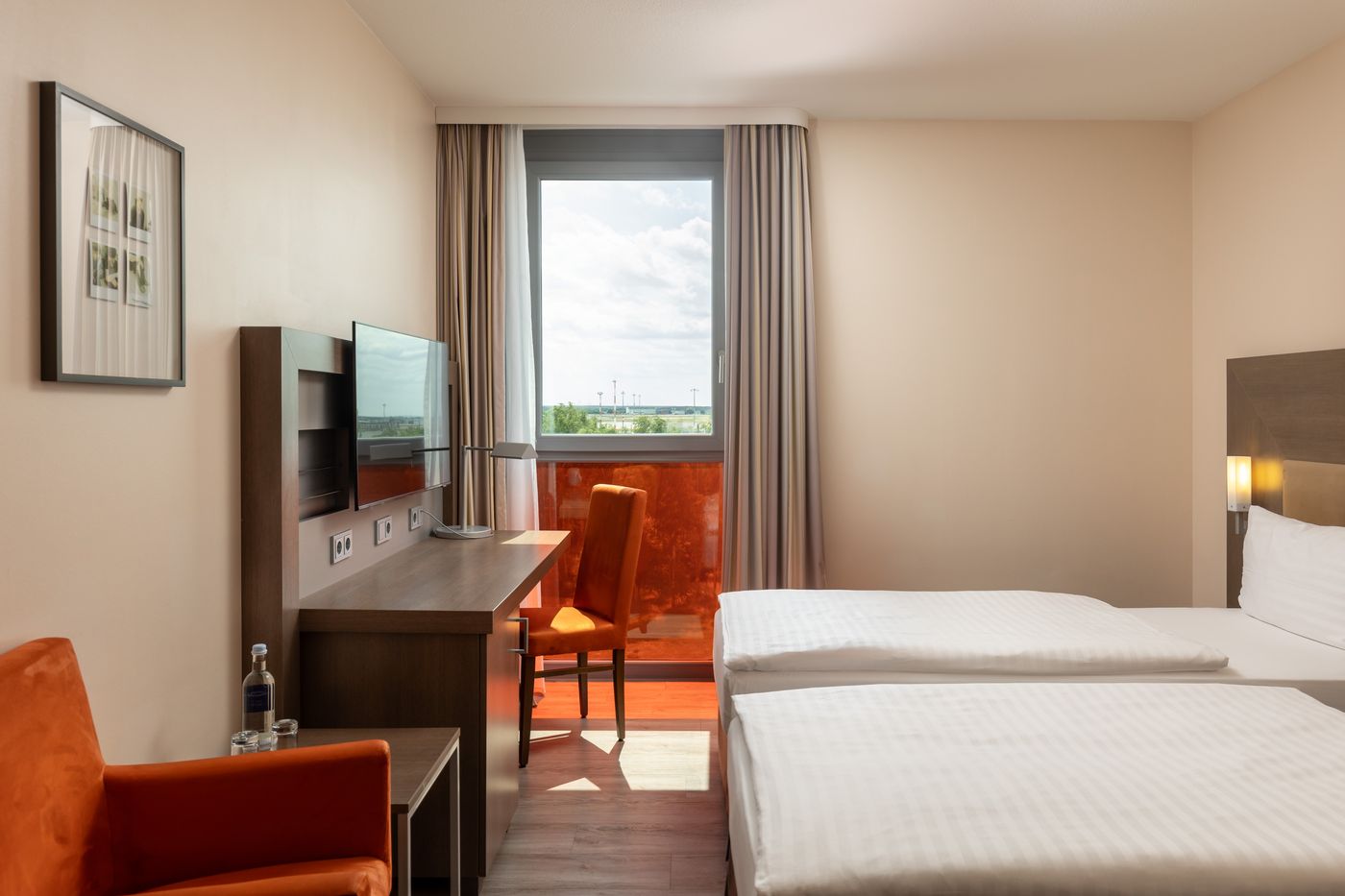 IntercityHotel-Berlin-Airport-Area-North-Room-10