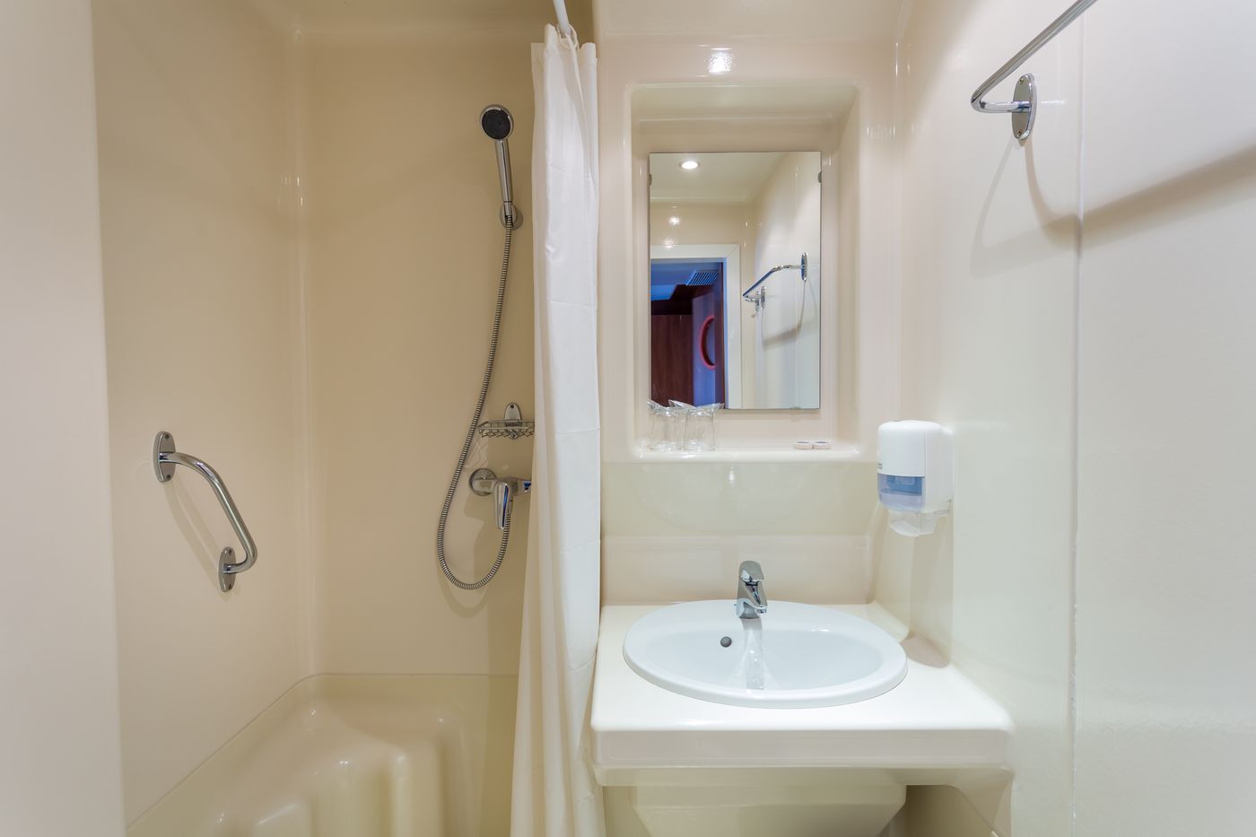 Grand-Jules-Boat-Hotel-Budapest-Room-28