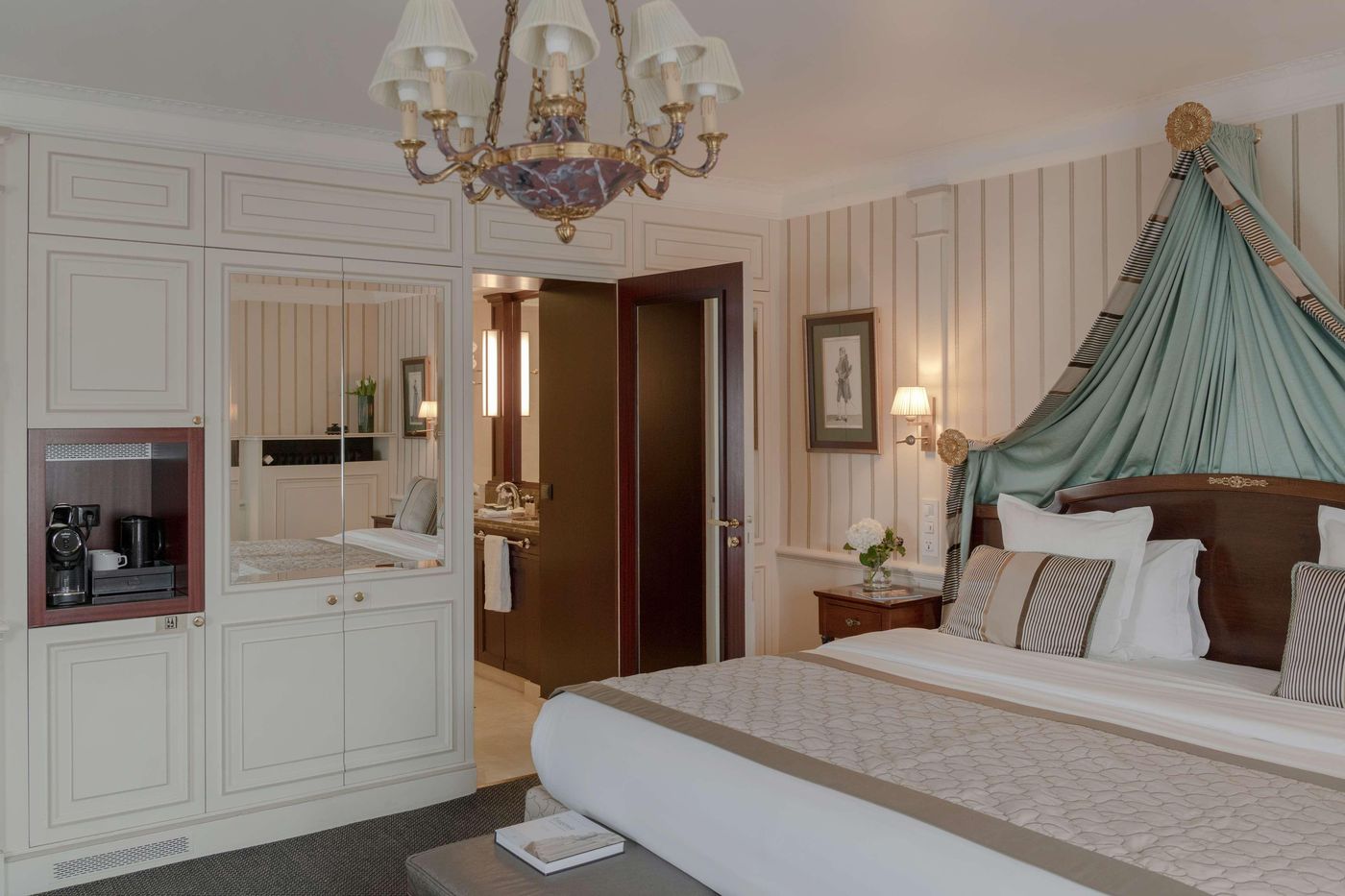 H----tel-Napol----on-Paris-Room-47