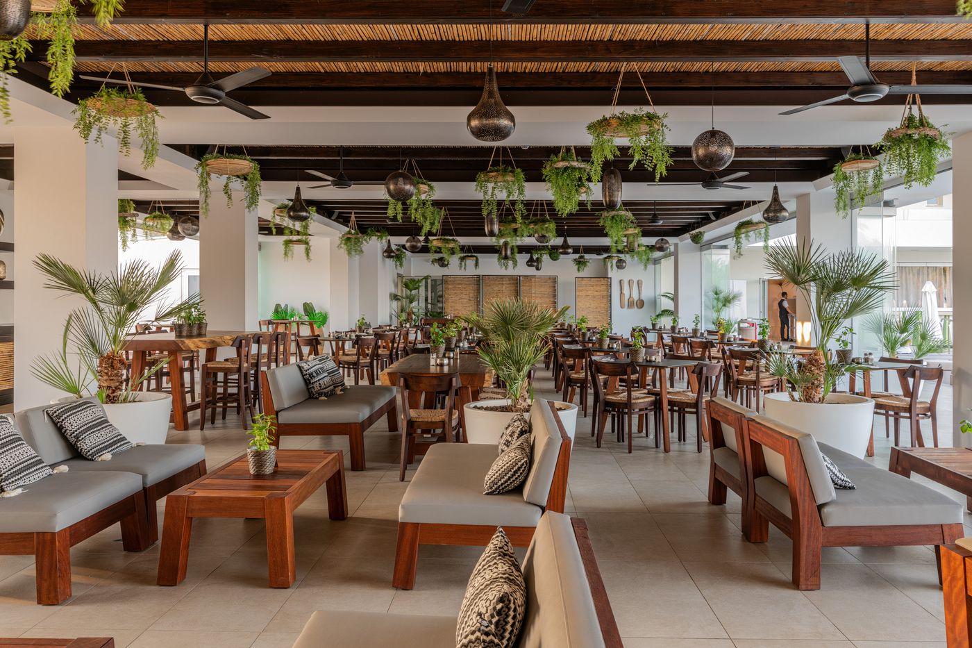 Nelia-Beach-Restaurant-41