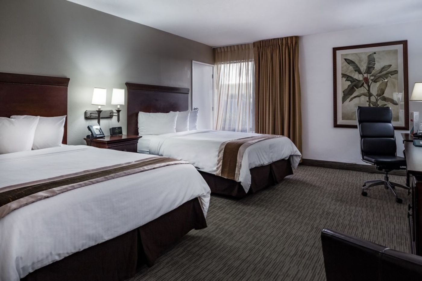 The-Anaheim-Hotel-Room-14