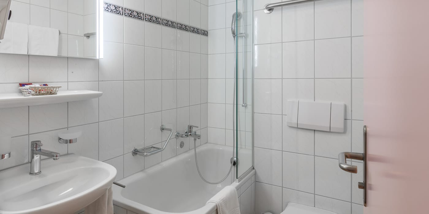 Hotel Drei Konige-Switzerland-LUCERNE-Room-6