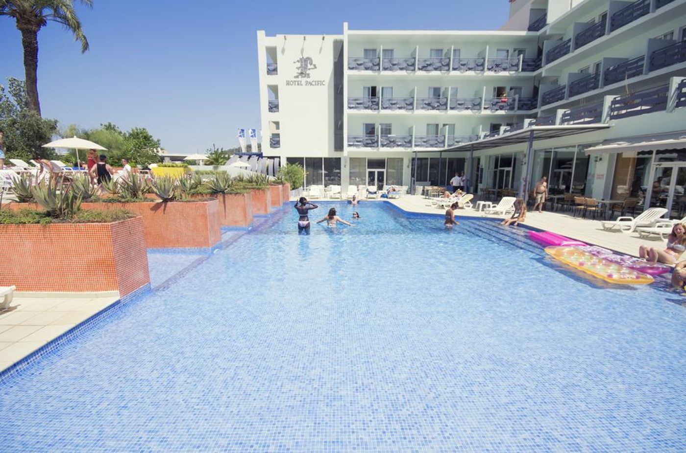 Azuline Hotel Pacific