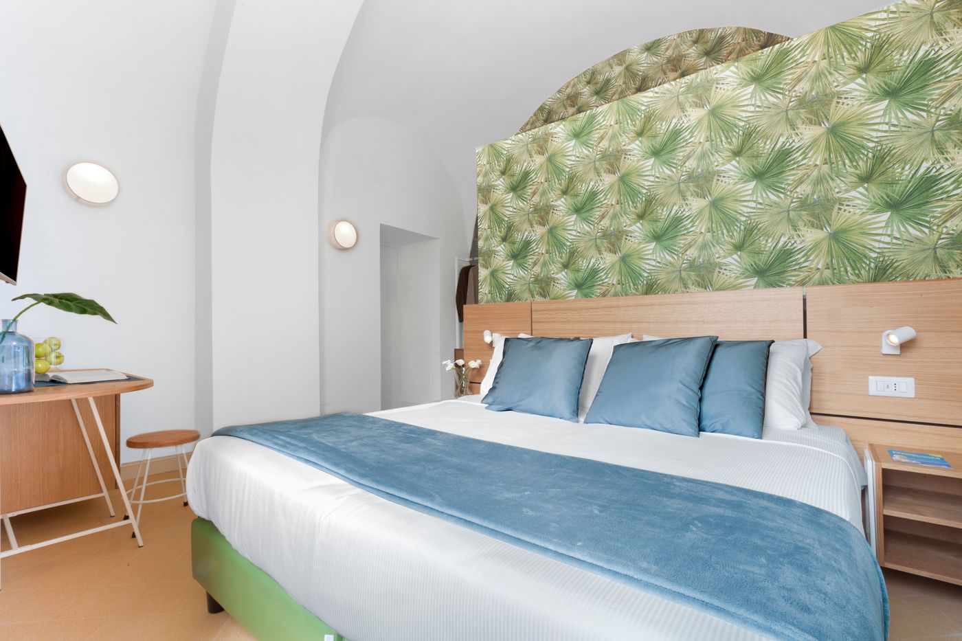 Unconventional-Sorrento-Coast-Room-8