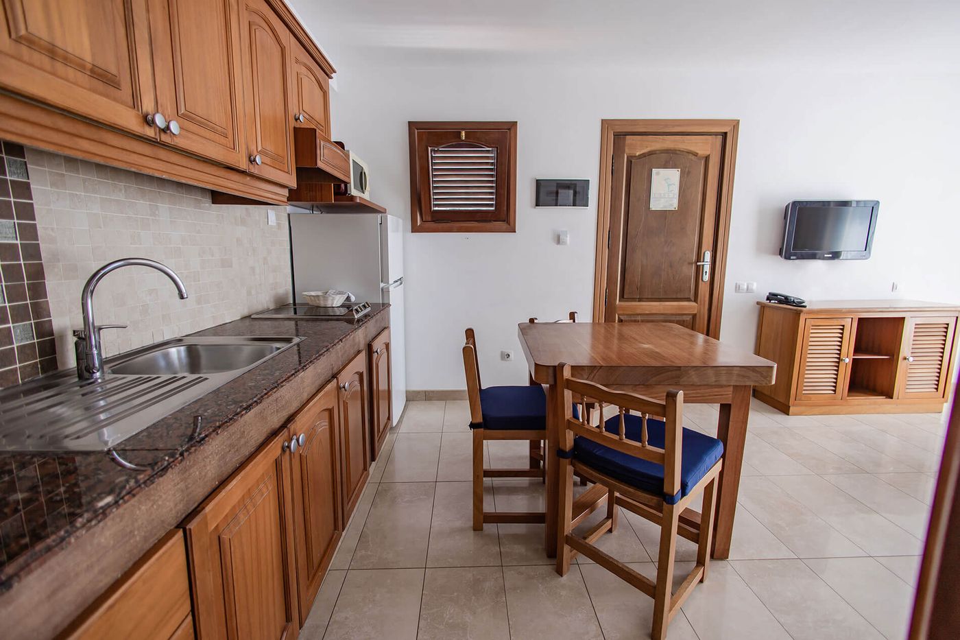 Servatur JB - Adults Only