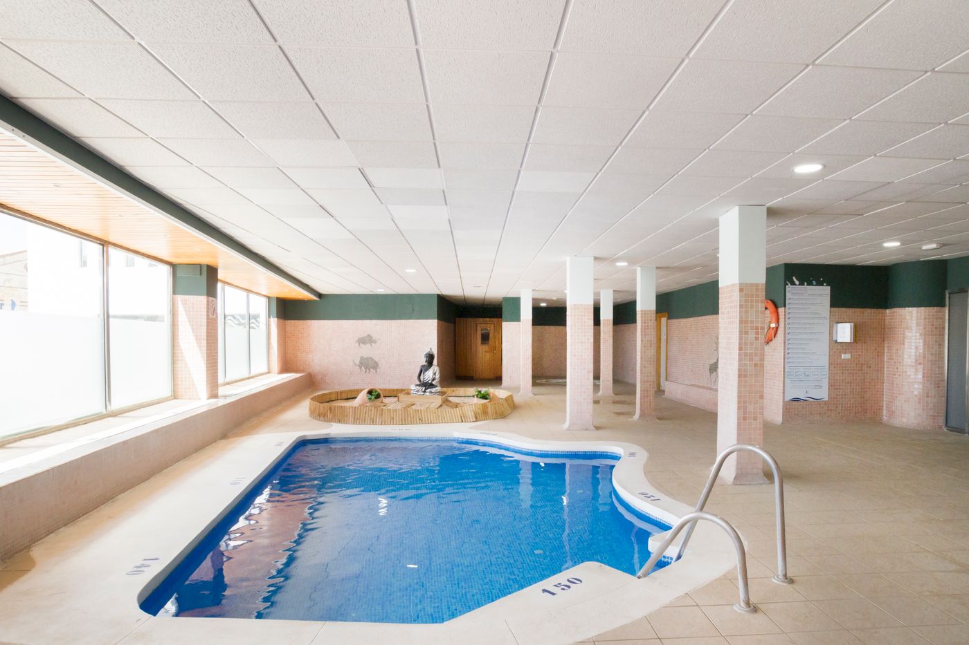 Ibersol-Torremolinos-Beach-Sports-and-Entertainment-57