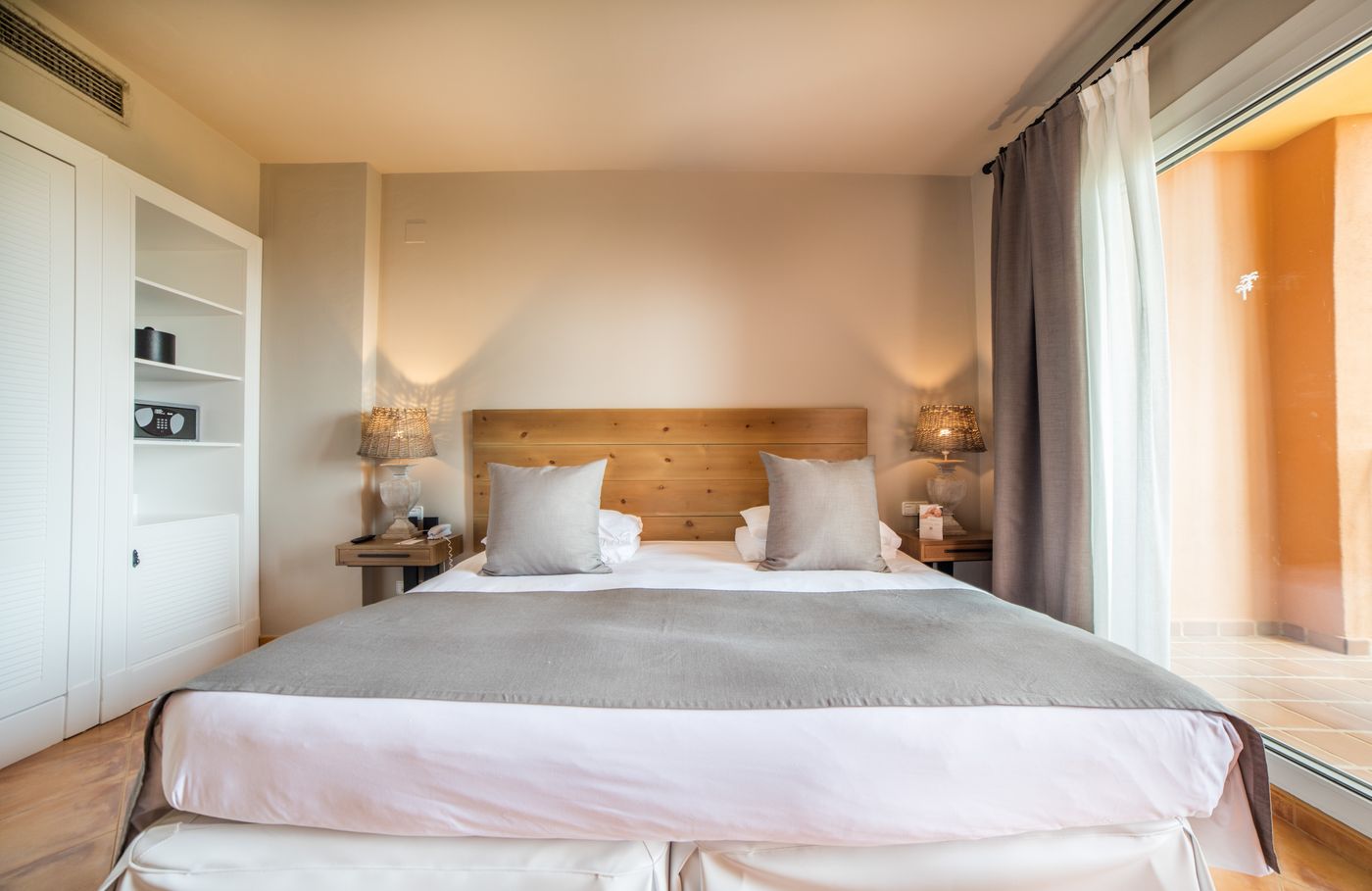 Ona Lomas Village Manga Club