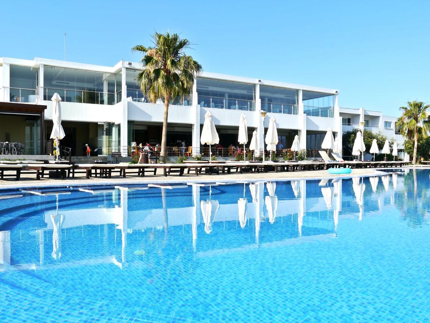 Theo Sunset Bay Holiday Village