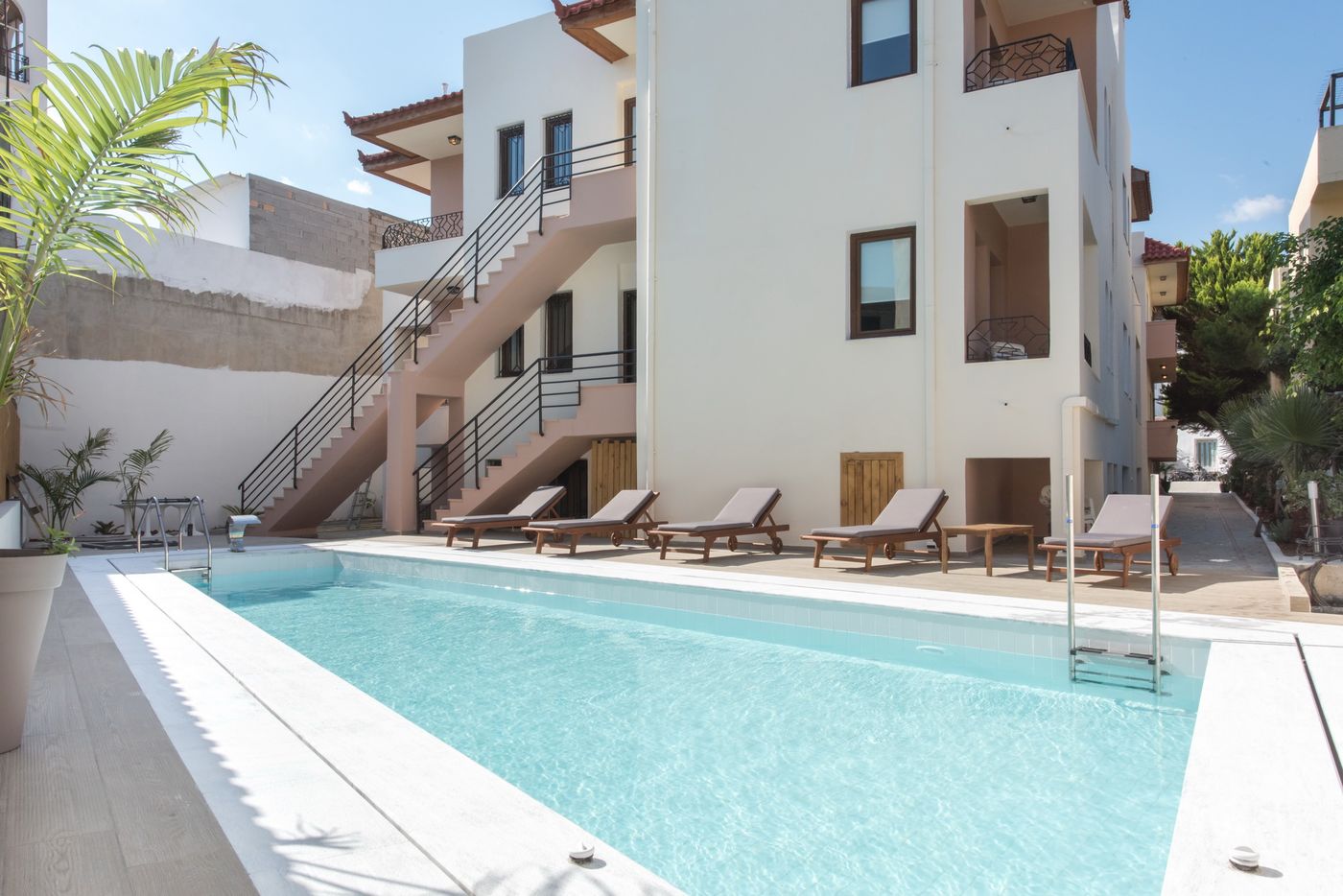 Niriedes - Dionyssos Village