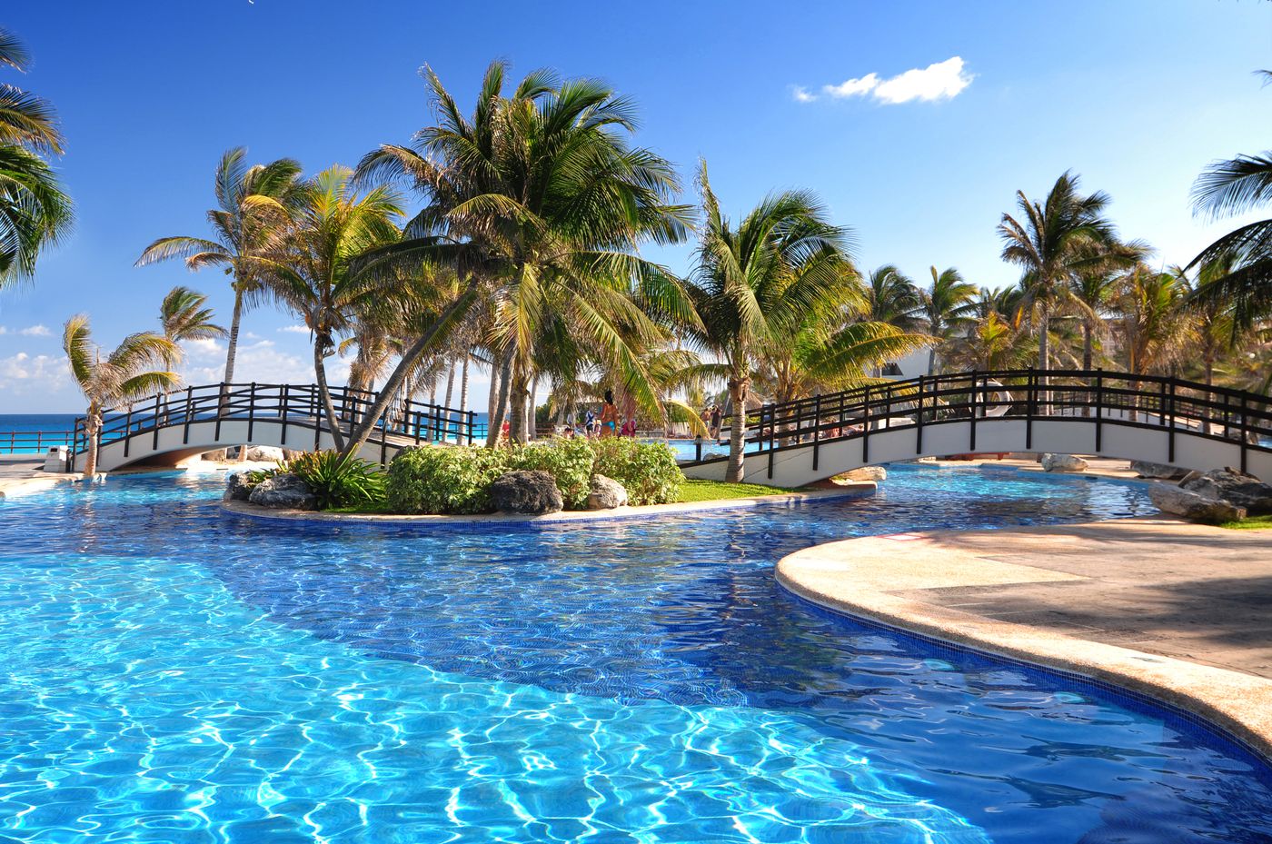 Grand-Oasis-Cancun-Pool-2