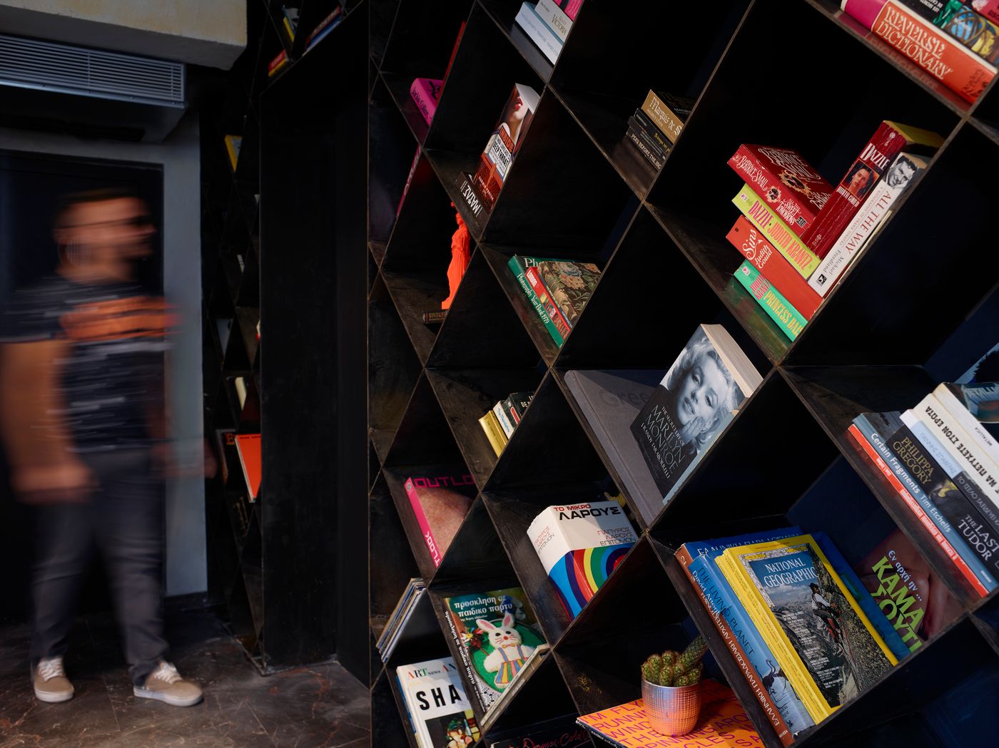 Dave-Red-Athens--a-member-of-Brown-Hotels-Lobby-10