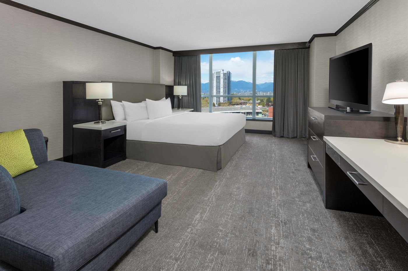 Hilton-Vancouver-Metrotown-Room-17