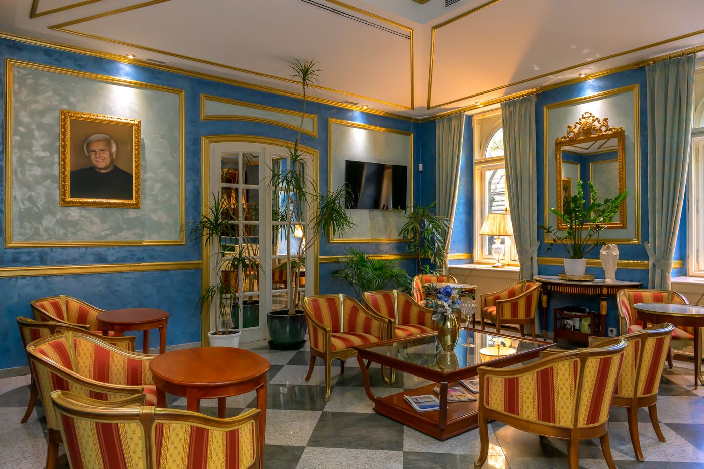 Hotel-Kinsky-Fountain-Lobby-14