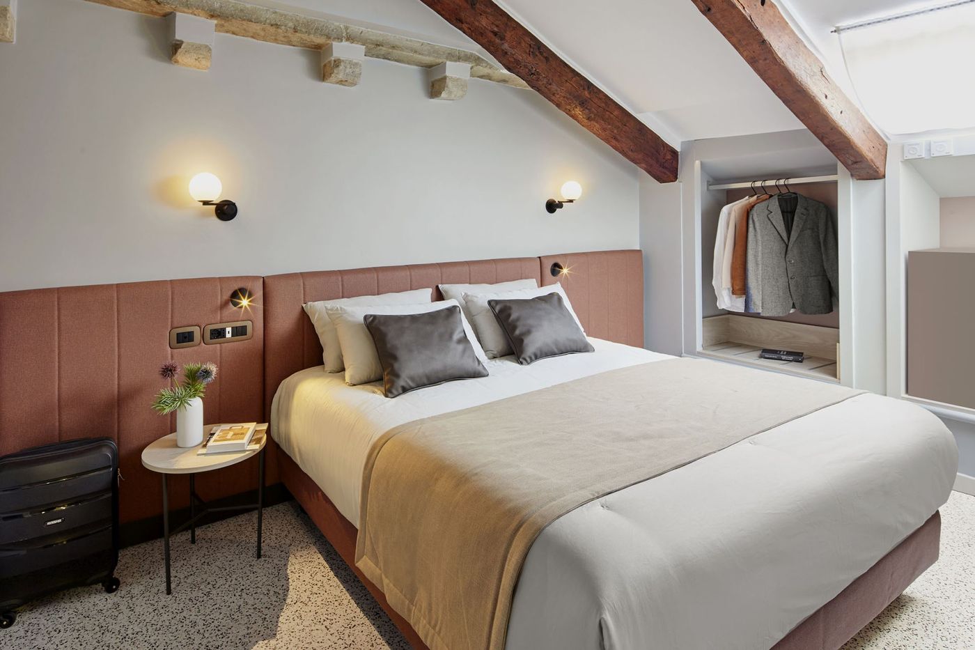 Unahotels-Ala-Venezia--Adults-16--Room-30