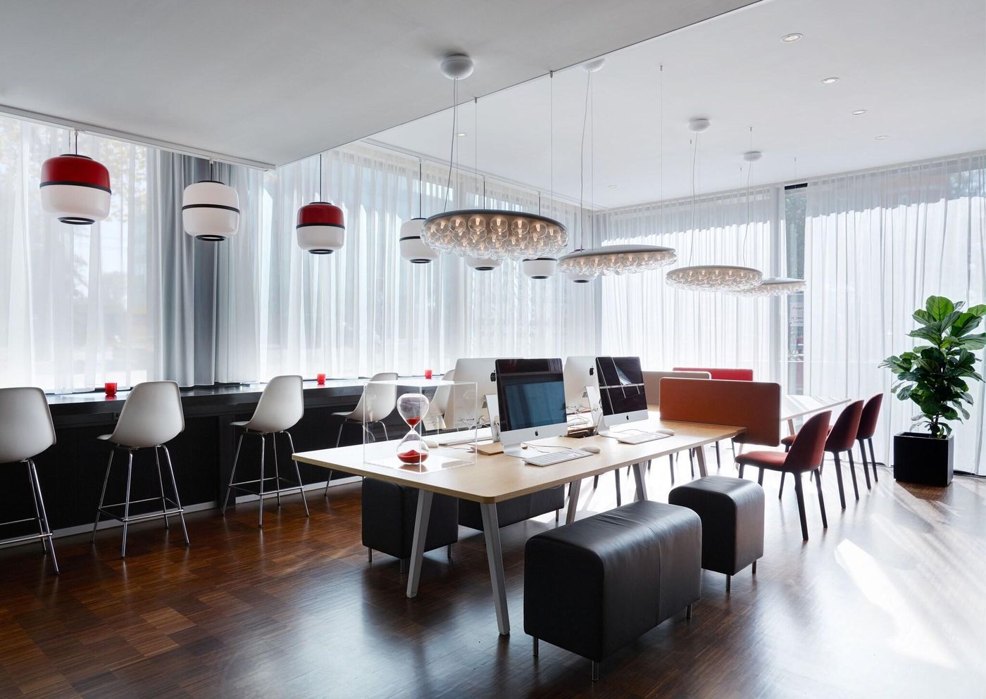 Citizenm-Amsterdam-City-Lobby-6