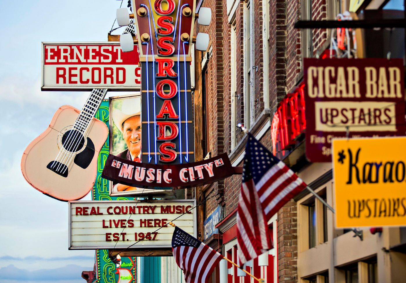 Holiday Inn Express Nashville Downtown - Broadway-United States-NASHVILLE-General view-2