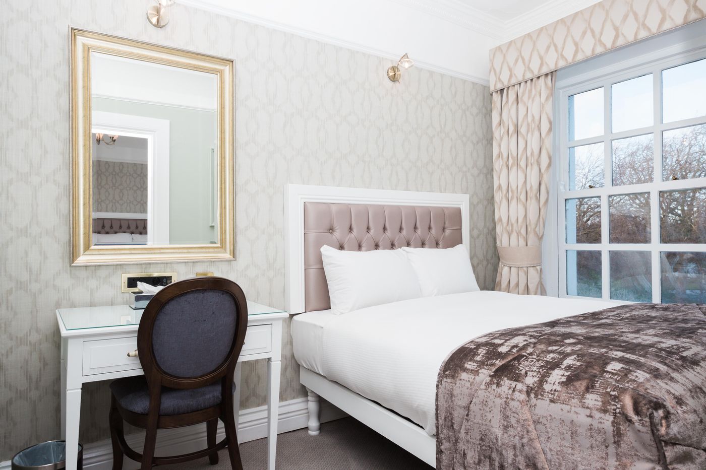 Staunton-s-on-the-Green-Room-5