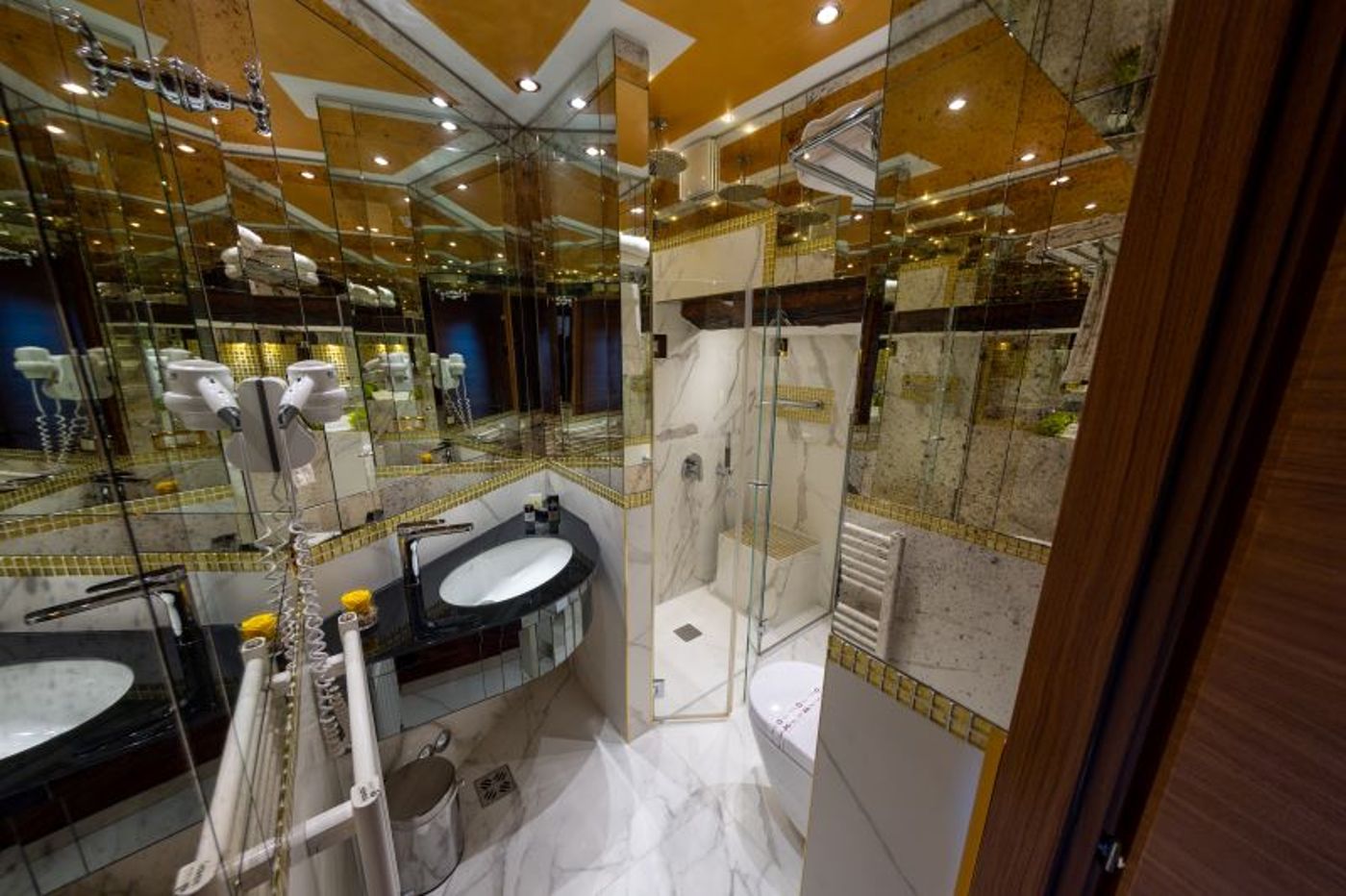 Ca--Dell-Arte-Suites-Room-25