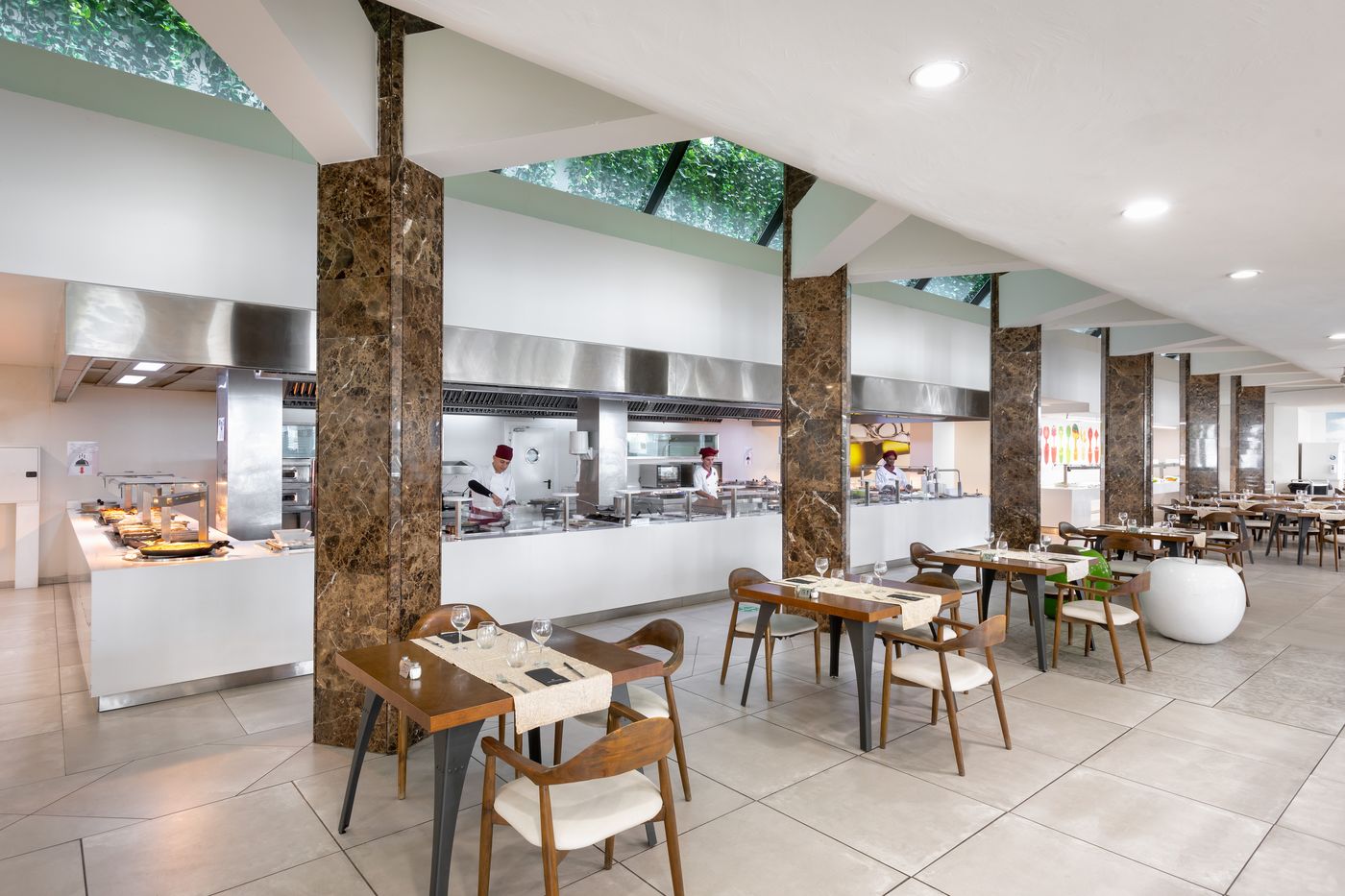 Alexandre-Hotel-Gala-Restaurant-47