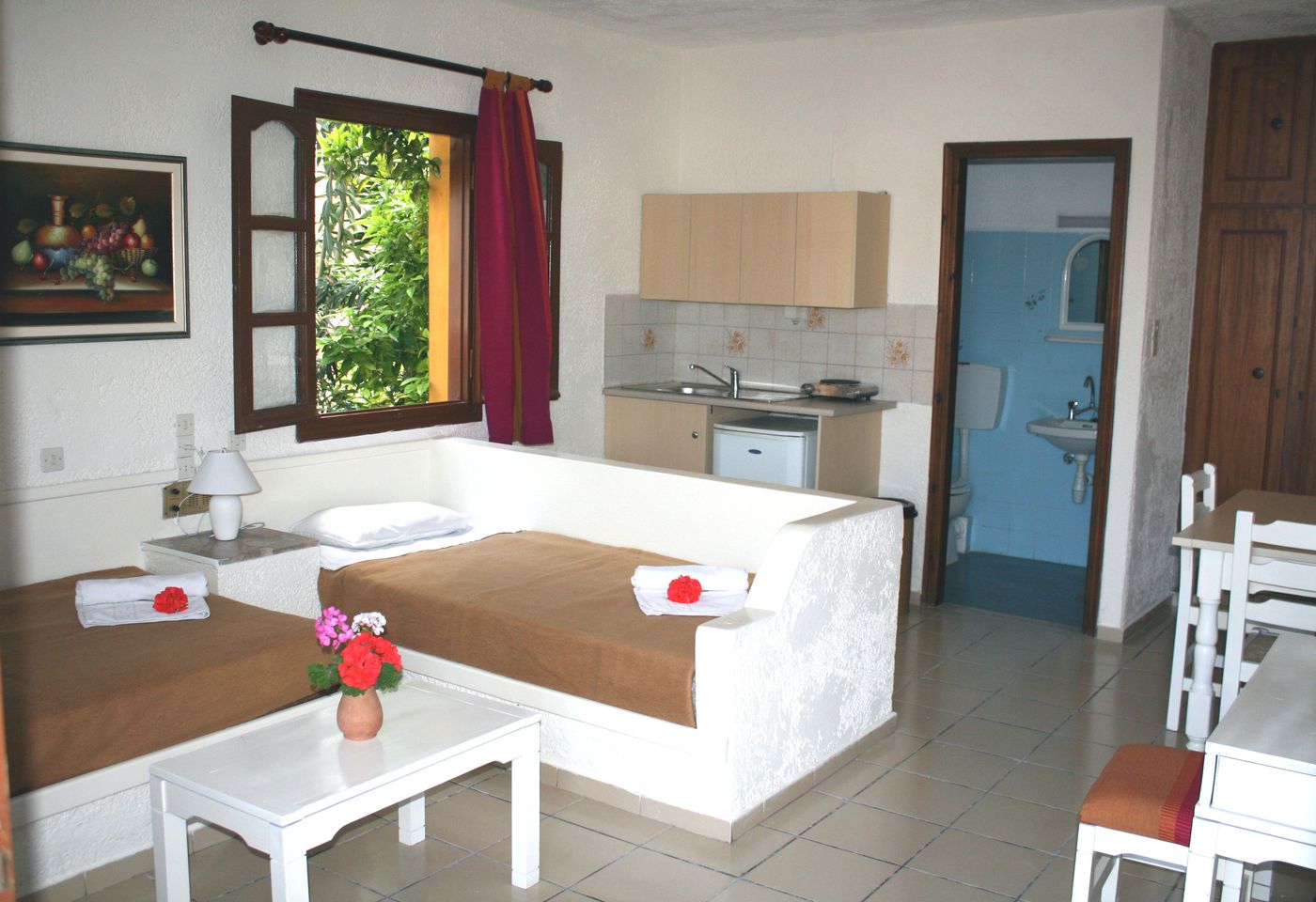 Semiramis-Apartments-Room-15