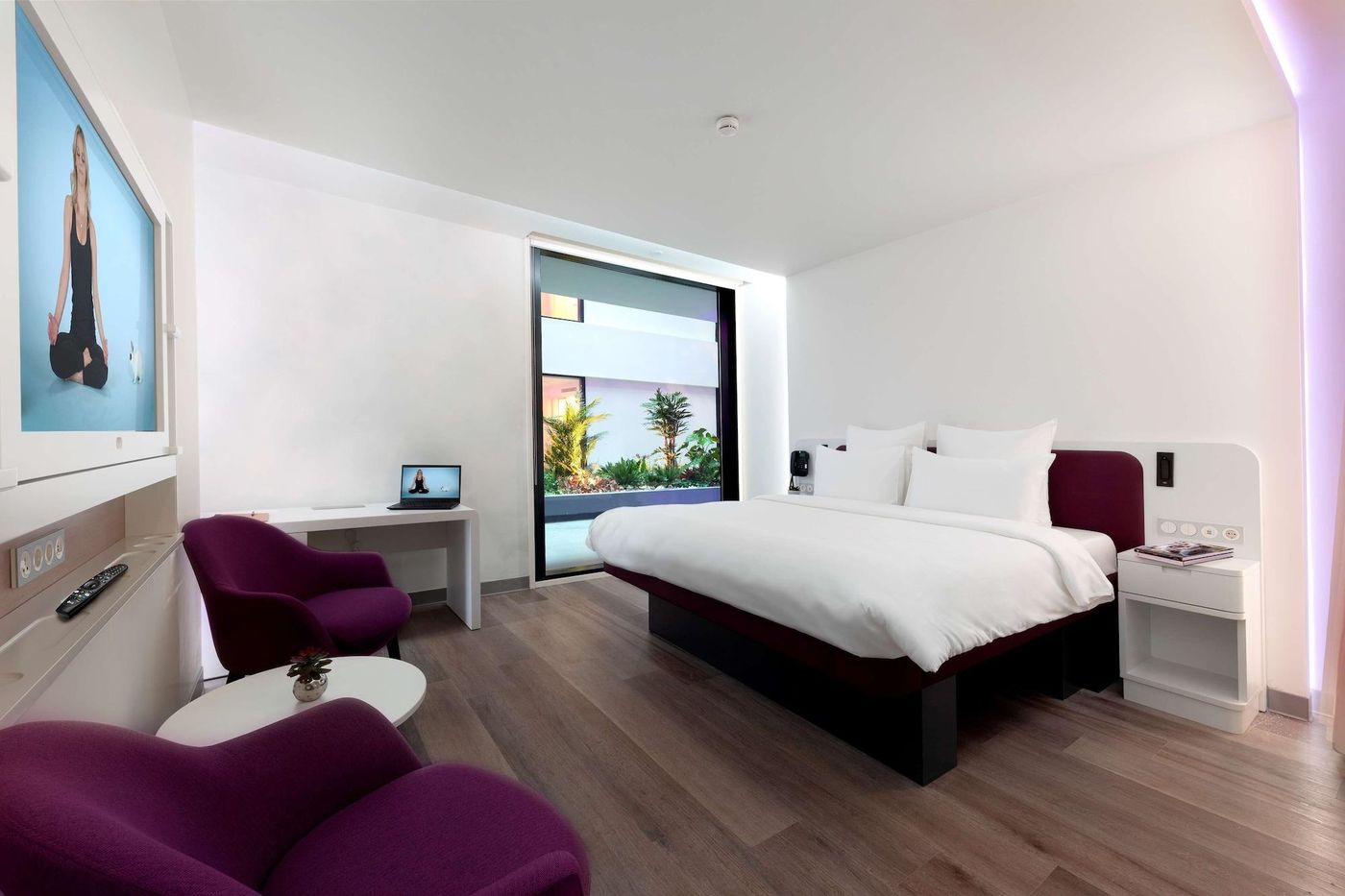 Yotelair-Istanbul-Airport-Airside--Duty-Free-Room-5