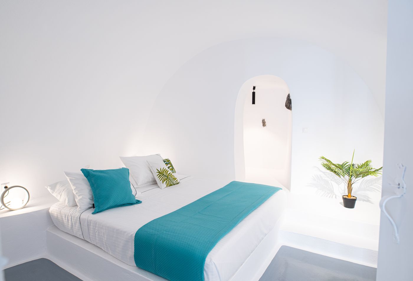 Heaven-s-Edge-Room-13