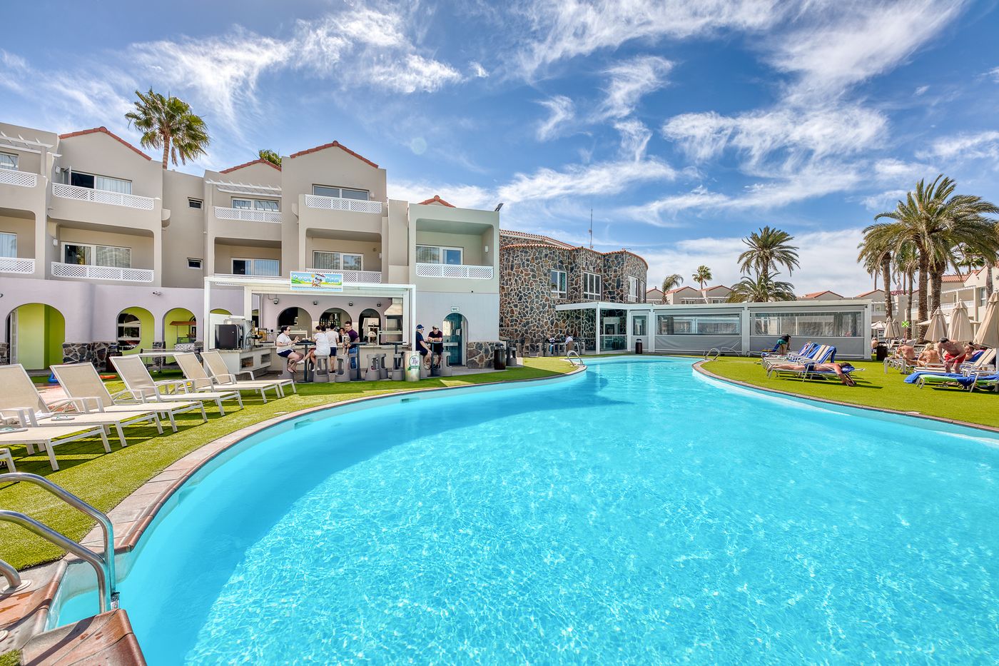 Hotel-LIVVO-Koala-Garden-Pool-1