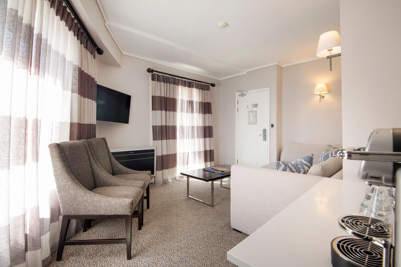 The-Commodore-Room-40