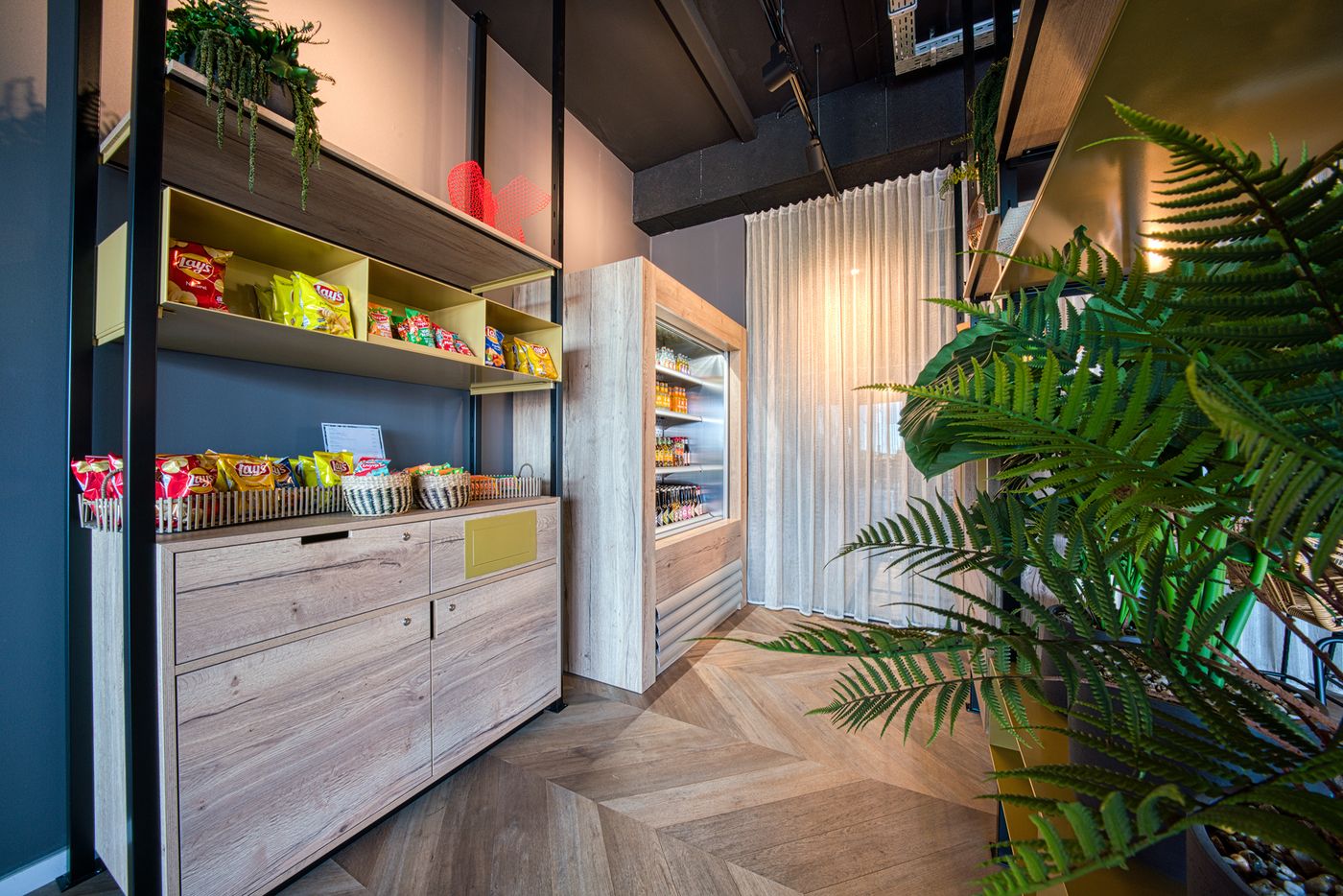 Ninetynine-Amsterdam-Airport--Trademark-Collection-Lobby-19