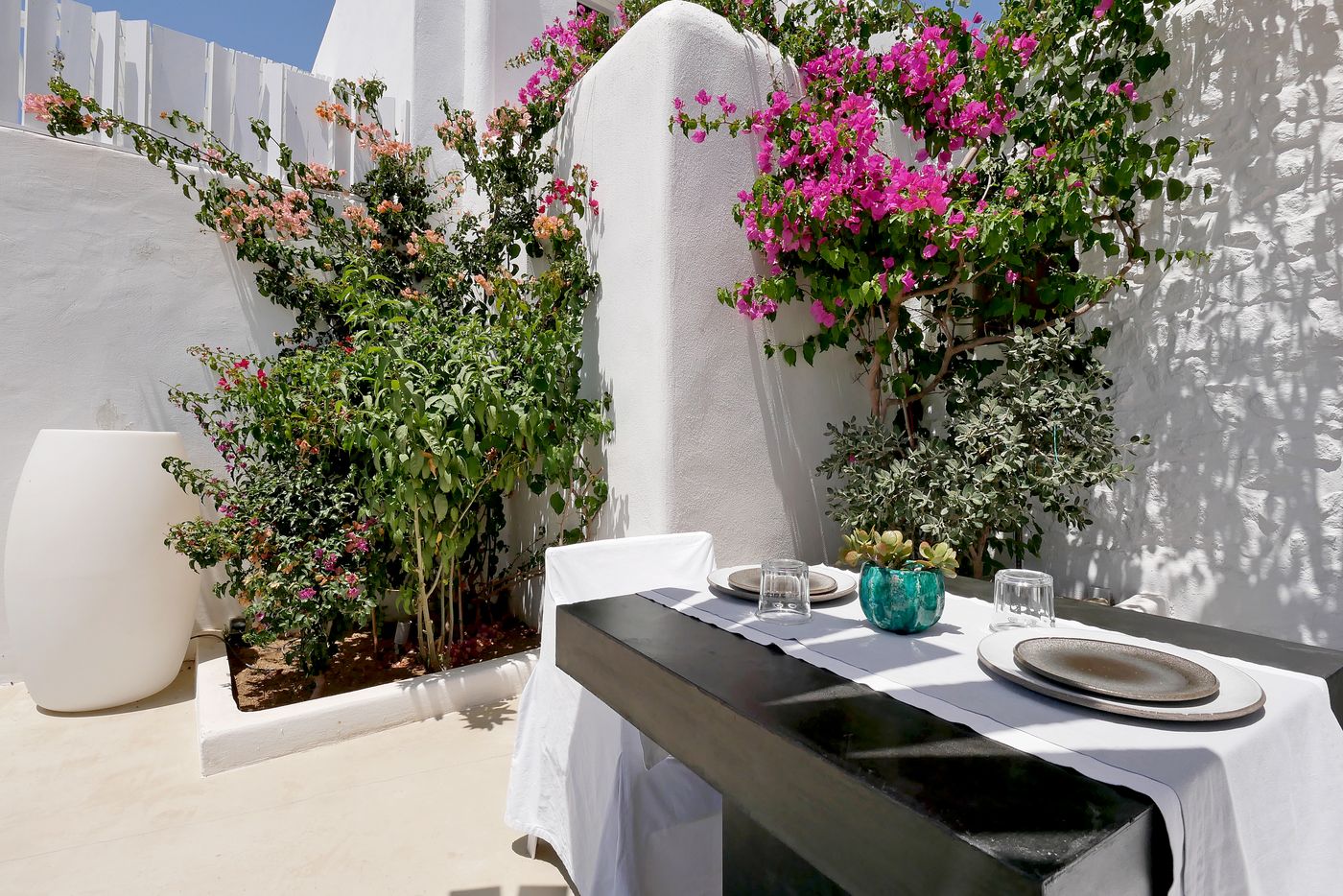 Ostraco-Luxury-Suites-Restaurant-14