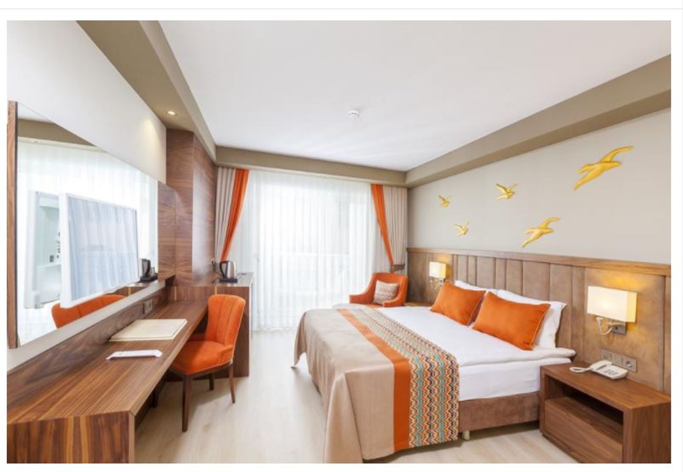 Side-Royal-Palace-Hotel---Spa-Room-10