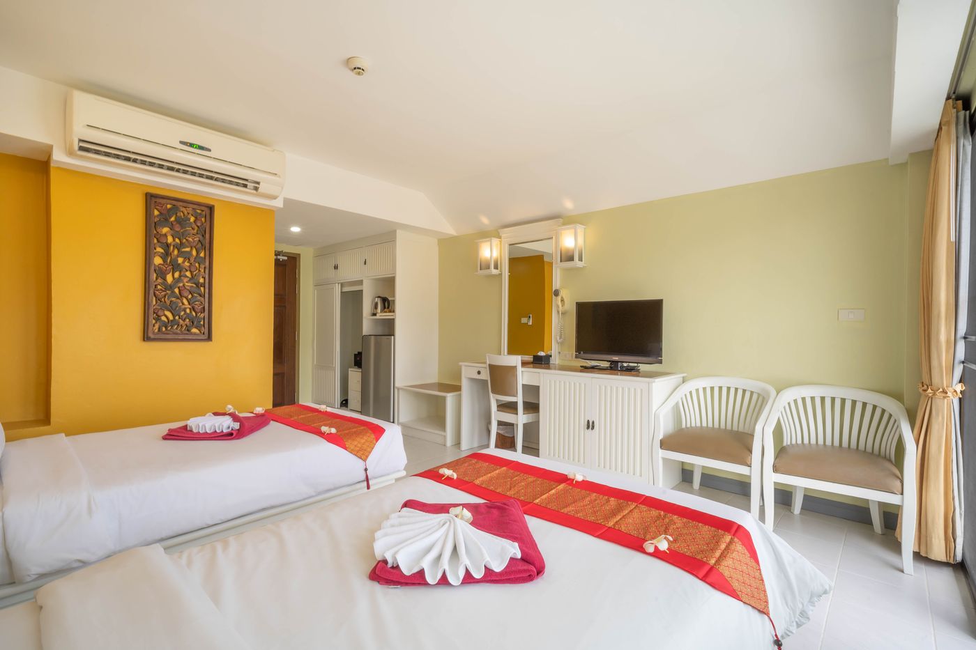 LA-Vintage-Resort--Former-Poppa-Palace--Room-24