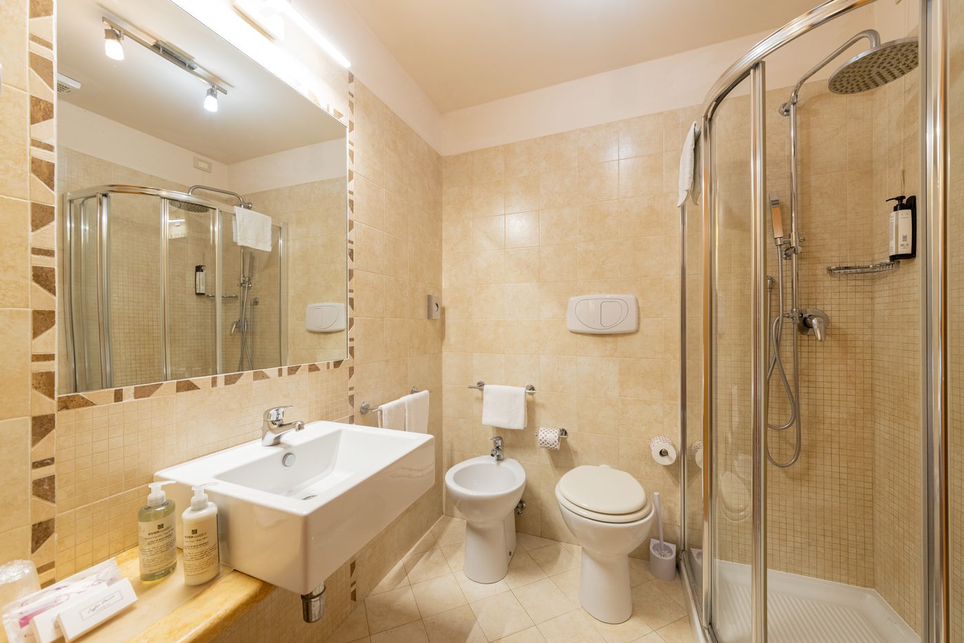 Venice-Resort-Airport-Hotel-Room-25